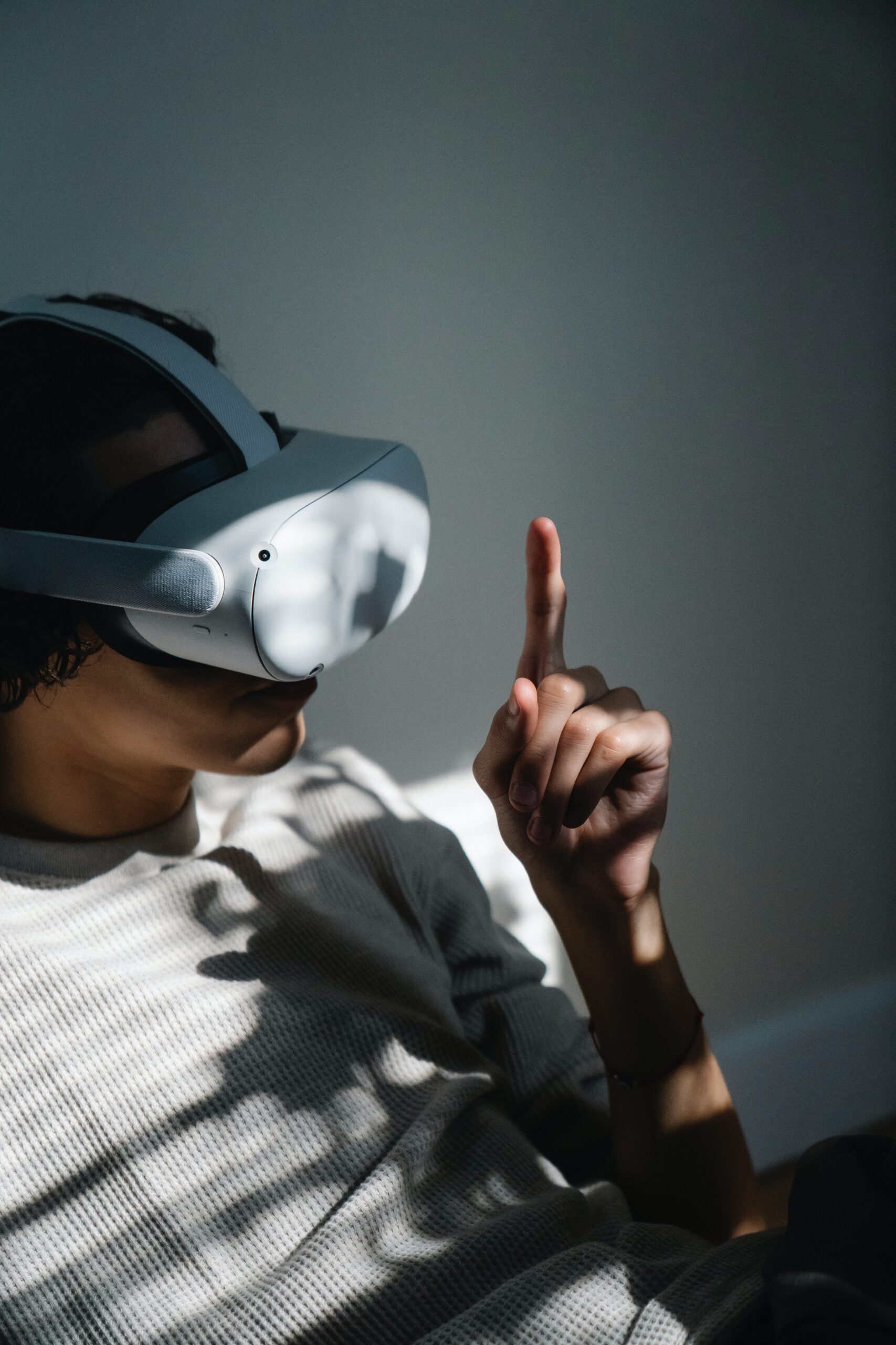  Exploring the Remarkable Advancements in Virtual Reality and Augmented Reality